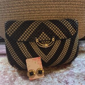 High Quality Beaded Handbag Elegant Unique Twist Lock Closure